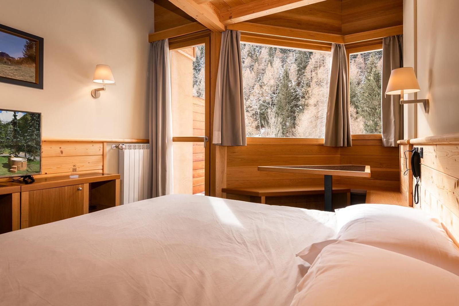Hotel Garni Pegra ปอนเตดีเลโญ ภายนอก รูปภาพ