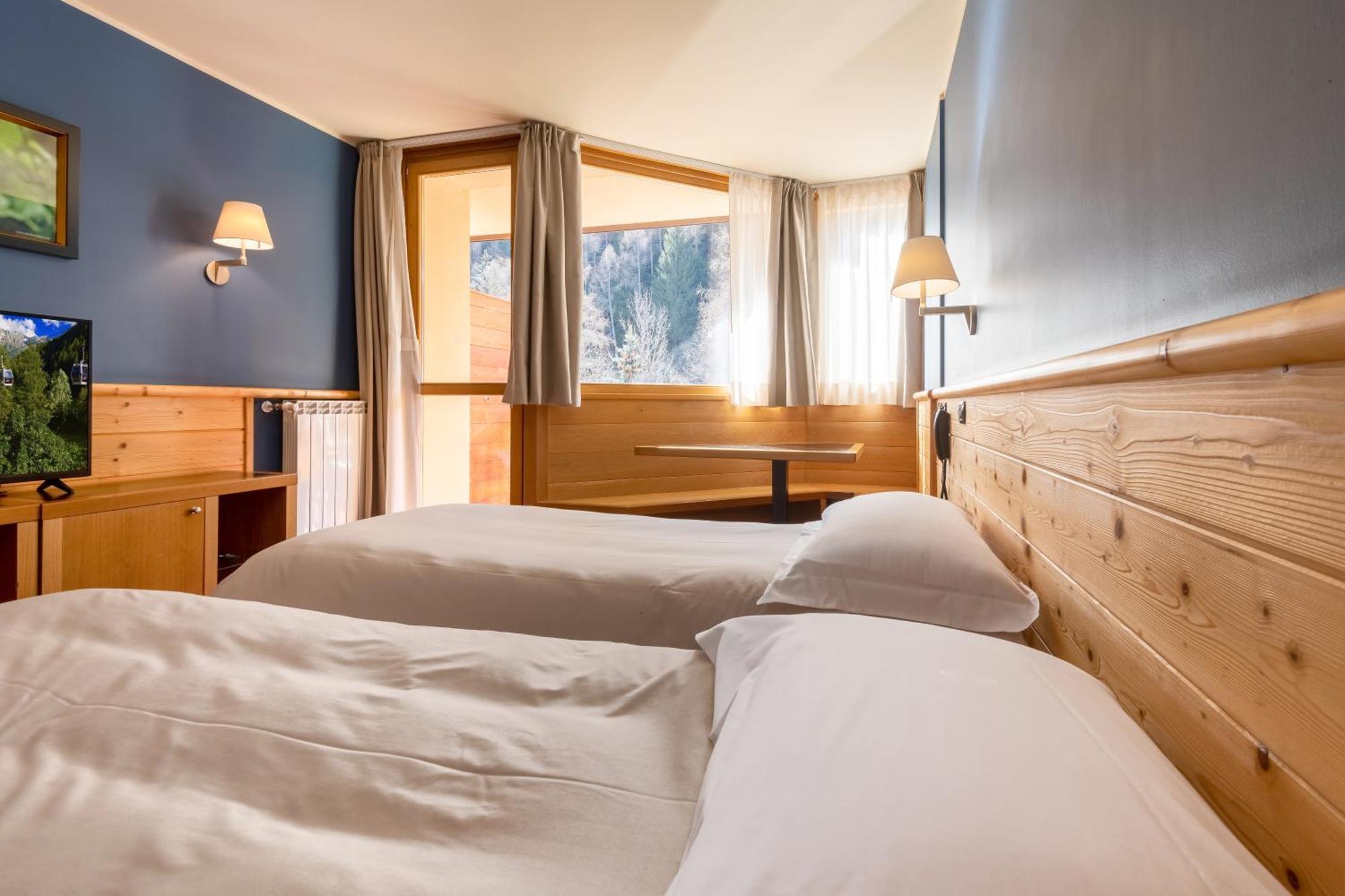 Hotel Garni Pegra ปอนเตดีเลโญ ภายนอก รูปภาพ