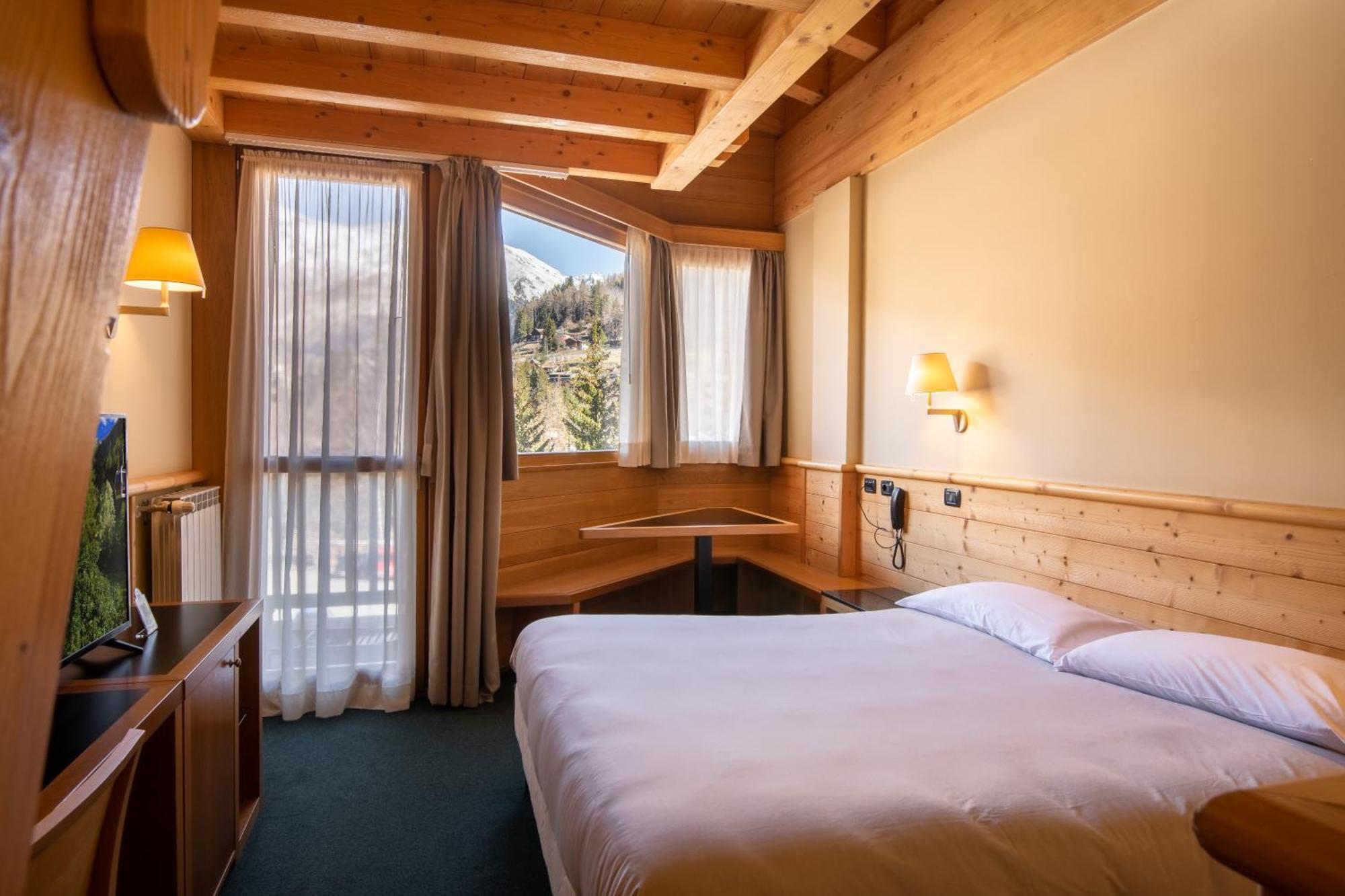 Hotel Garni Pegra ปอนเตดีเลโญ ภายนอก รูปภาพ