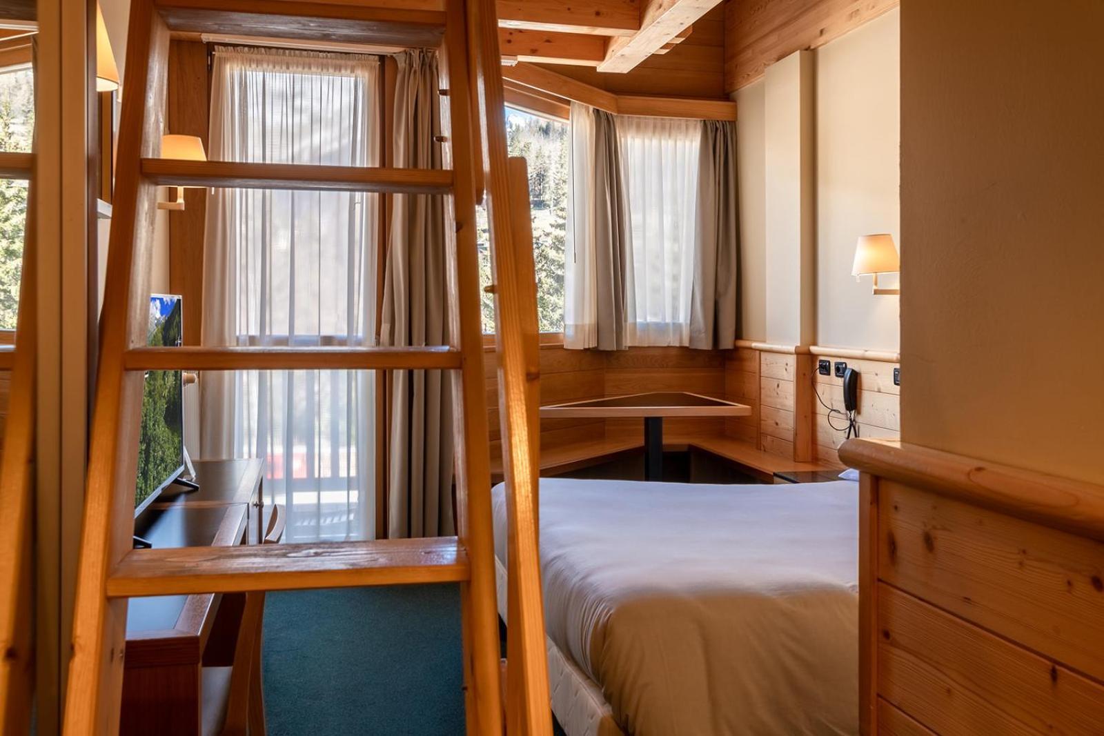 Hotel Garni Pegra ปอนเตดีเลโญ ภายนอก รูปภาพ