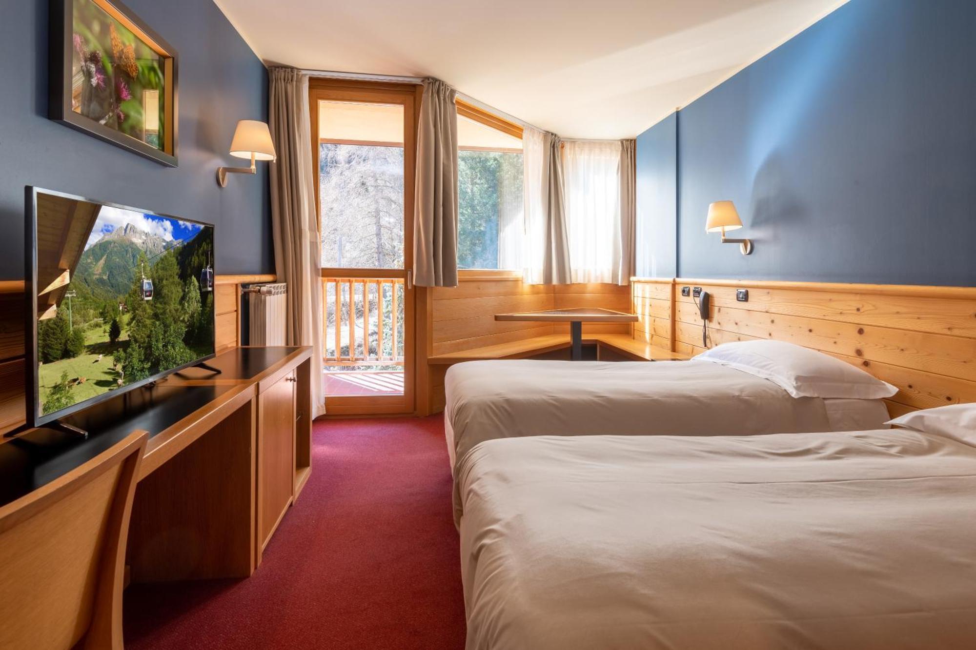 Hotel Garni Pegra ปอนเตดีเลโญ ภายนอก รูปภาพ
