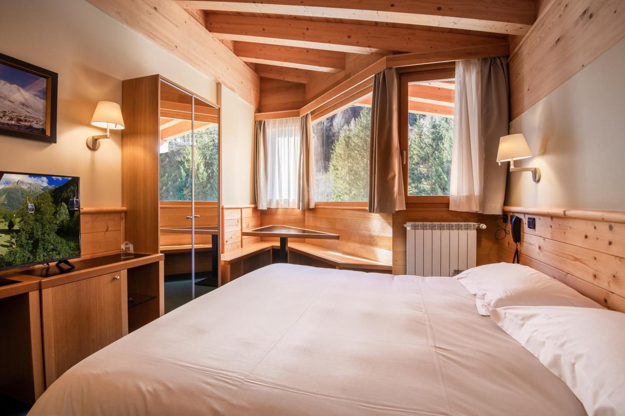 Hotel Garni Pegra ปอนเตดีเลโญ ภายนอก รูปภาพ